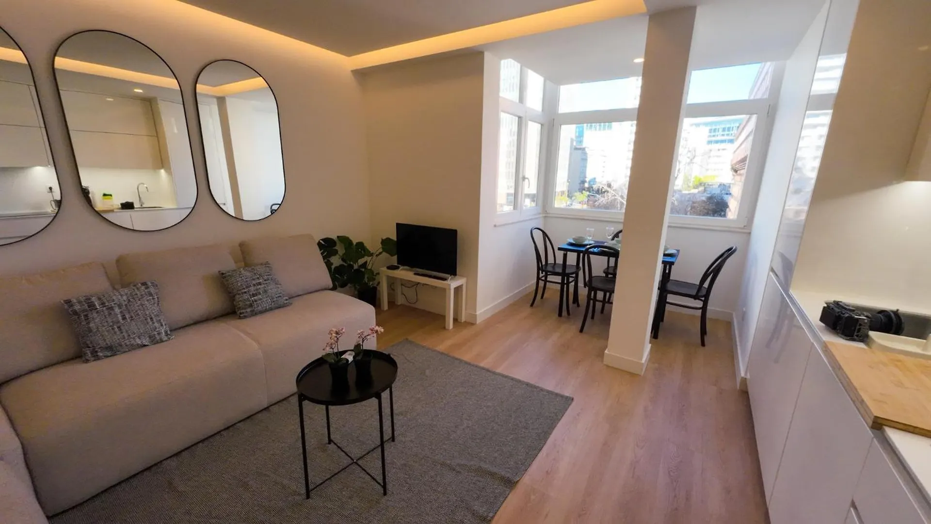 Saldanha Cozy Apartament Лиссабон 0*,  Португалия